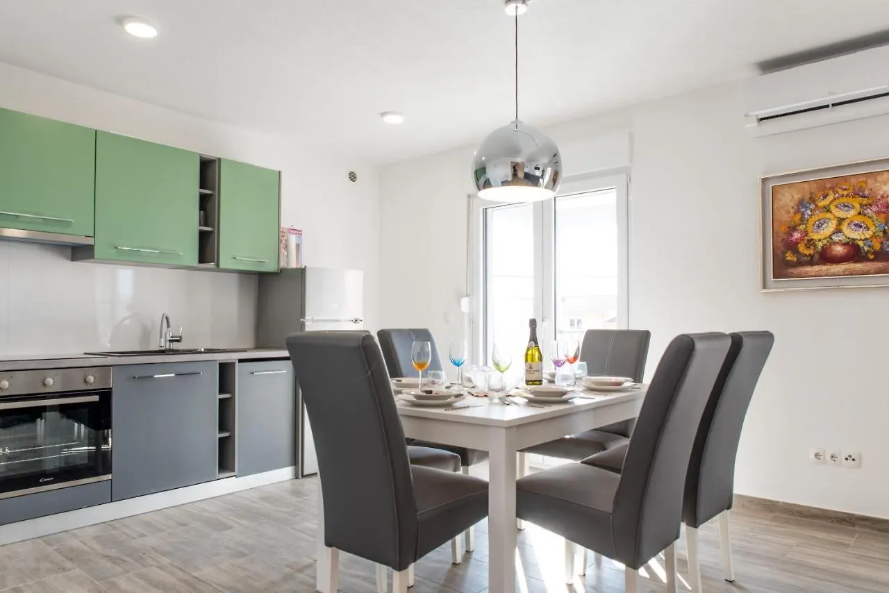 Apartments Zilic Kastel Stari 0*,